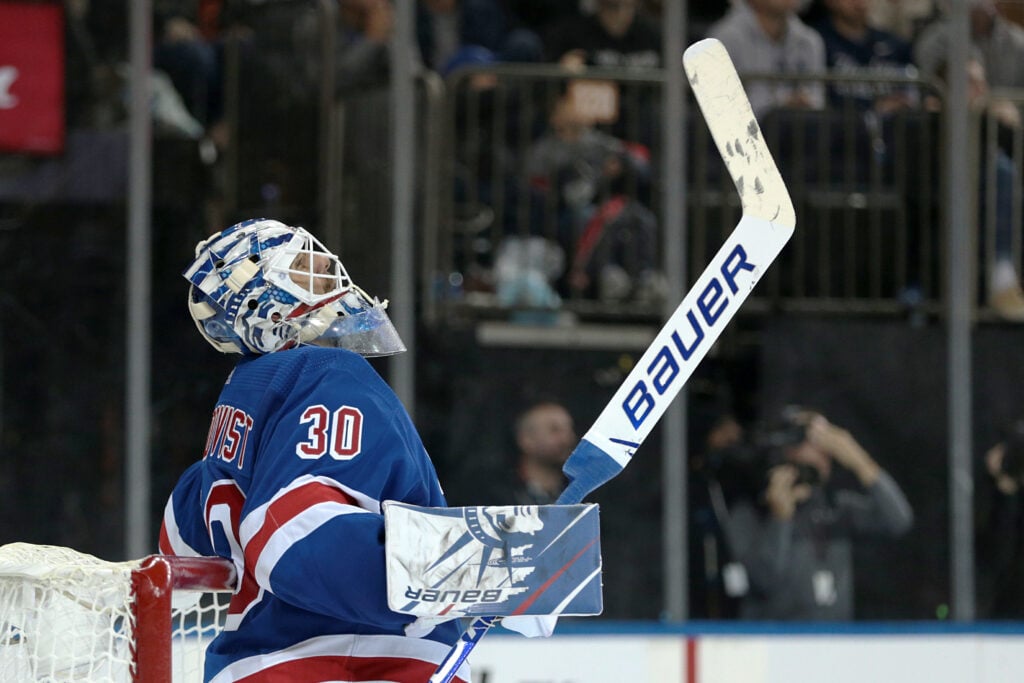 Henrik Lundqvist honored by Rangers as jersey raised into MSG