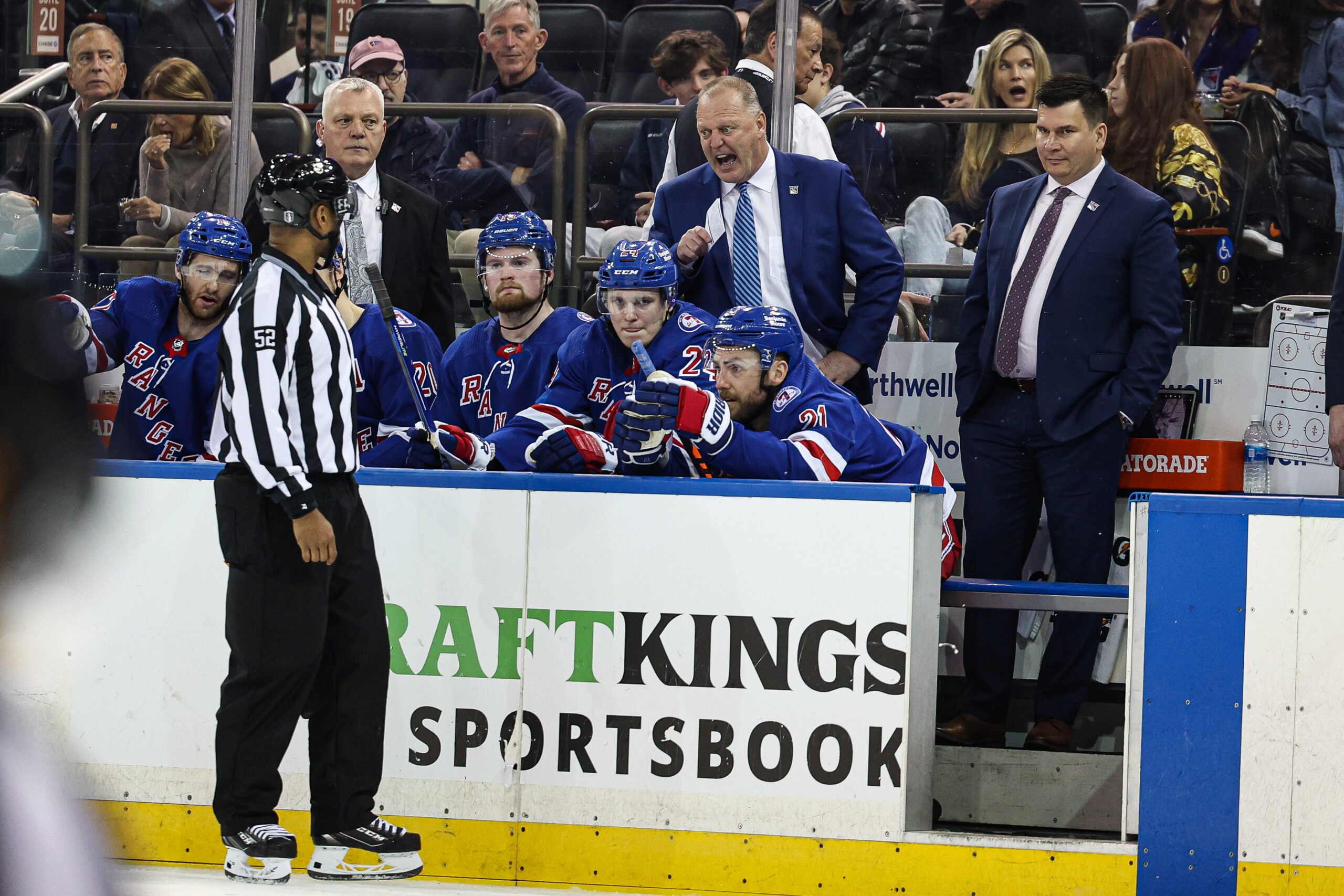 Rangers' coach apologizes for ripping refs at the NHL Winter Classic  (updated) – Daily Freeman