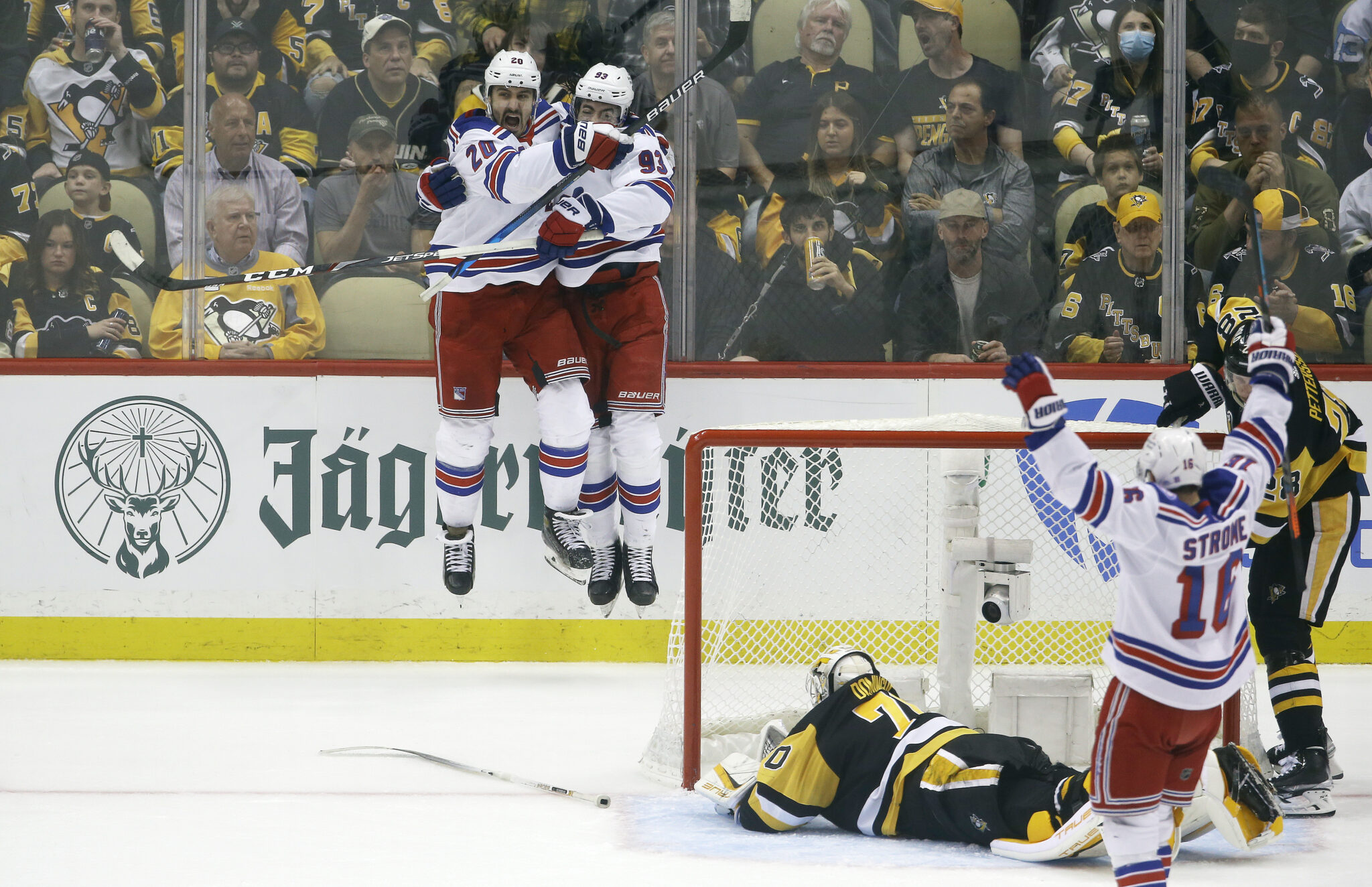 Chris Kreider hilariously smashes Mika Zibanejad's iPad in Game 6